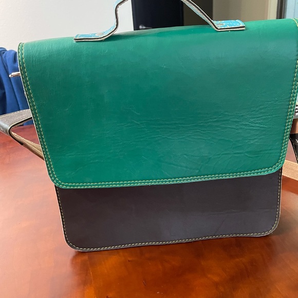 Leather color block shoulder bag with short handle and adjustable leather strap. - Picture 3 of 14